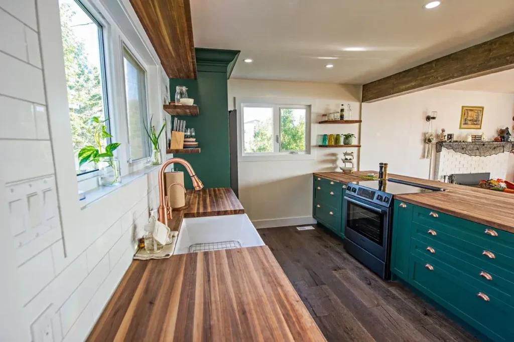 Hiring a Contractor Checklist: 10 Key Things to Consider 1 Hiring a Contractor Checklist